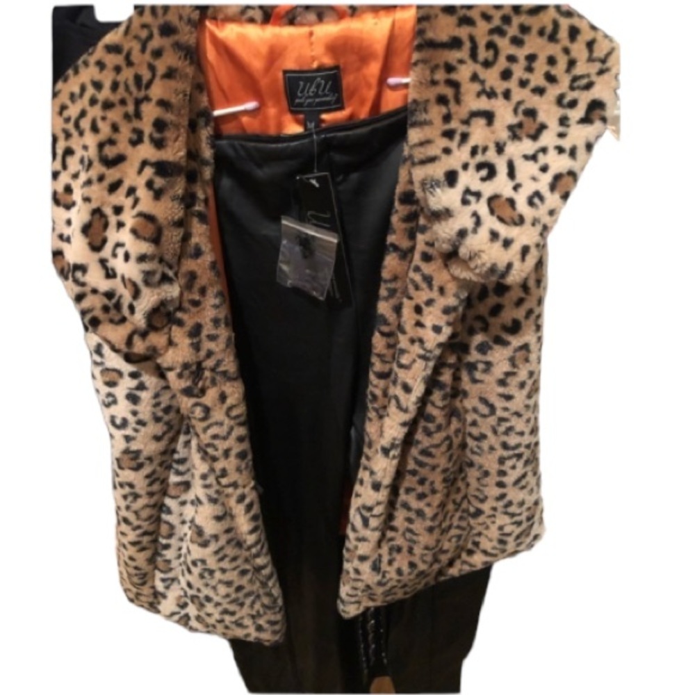UBU medium leopard faux fur vest W/ hook & eye closure NWT